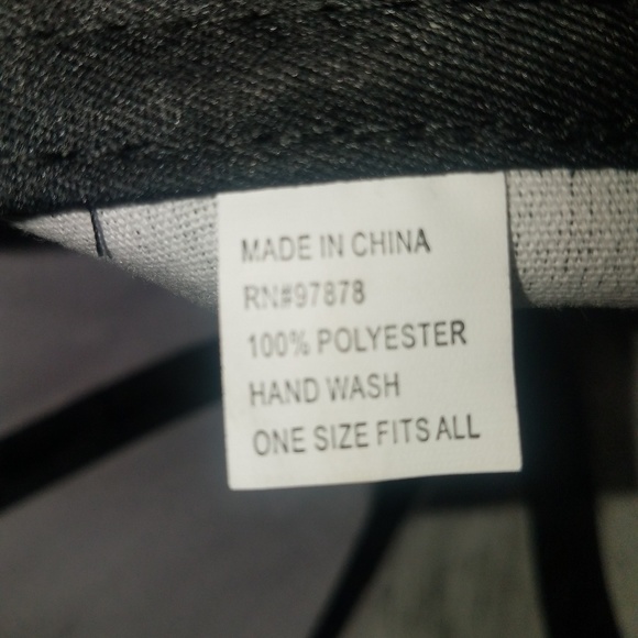 Black hat with flowers - Picture 2 of 6